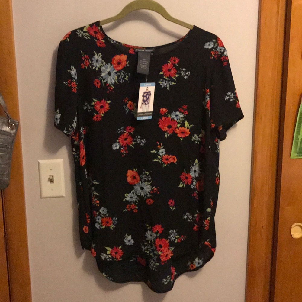 Woman’s size large short sleeve dress shirt.